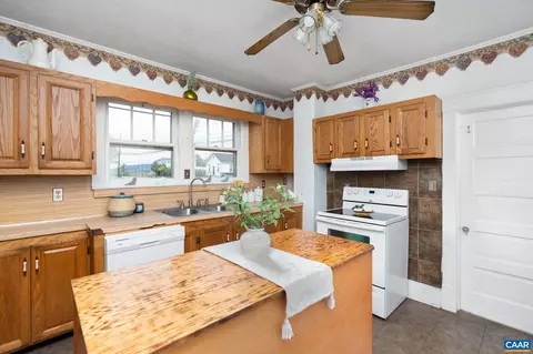 208 E Lee St E, Broadway, VA 22815 photo 32