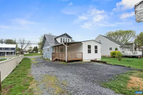 208 E Lee St E, Broadway, VA 22815 photo 3