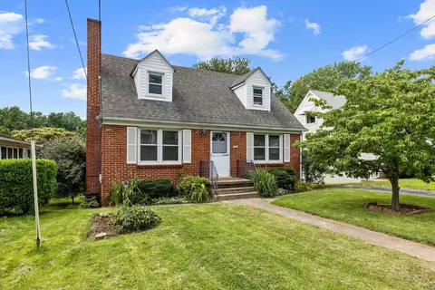 1206 Springhill Rd, Staunton, VA 24401
