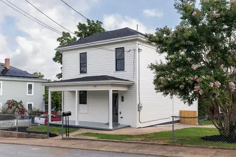 815 Sudbury St, Staunton, VA 24401