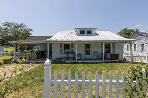 711 Eighth St, Shenandoah, VA 22849