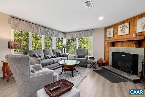 2132 Fairway Woods, Roseland, VA 22967