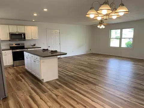 Living - 302 N River Rd, Bridgewater, VA 22812 photo 2 of 3