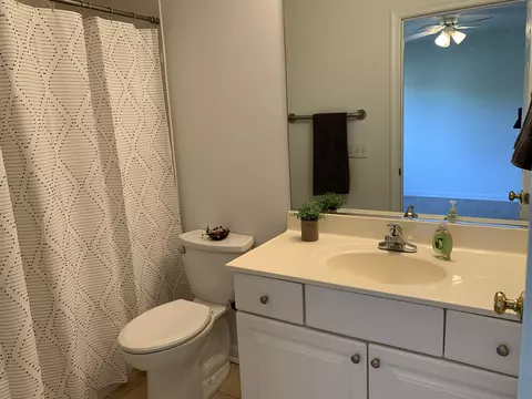 Bath - 302 N River Rd, Bridgewater, VA 22812 photo 1 of 2