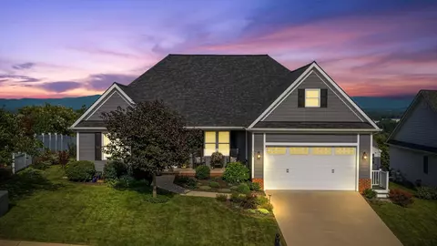 203 Stonewall Jackson Blvd, Staunton, VA 24401