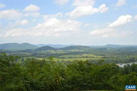 19 Top Ridge Rd, Stanardsville, VA 22973