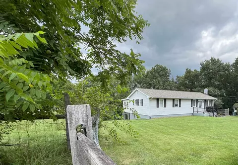 302 Hermitage Rd, Staunton, VA 24401