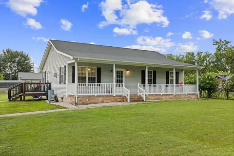 402 4th St, Grottoes, VA 24441