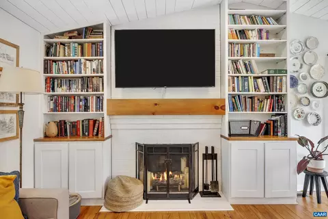 Living - 3287 Three Chopt Rd, Gum Spring, VA 23065 photo 3 of 3