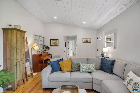 Living - 3287 Three Chopt Rd, Gum Spring, VA 23065 photo 2 of 3
