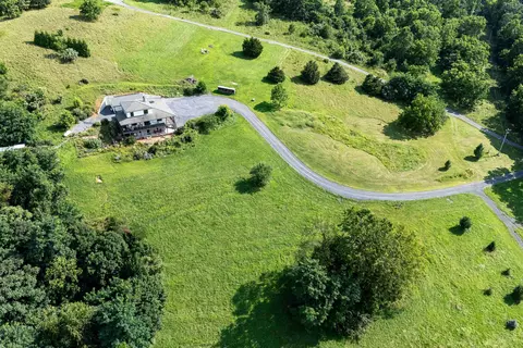 View/Area - 11180 Daphna Rd, Broadway, VA 22815 photo 3 of 10