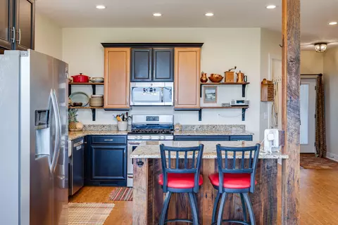 Kitchen - 11180 Daphna Rd, Broadway, VA 22815 photo 2 of 11