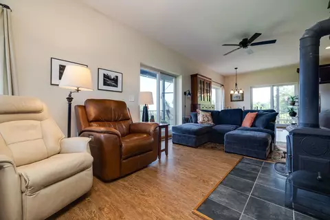 Living - 11180 Daphna Rd, Broadway, VA 22815 photo 3 of 6