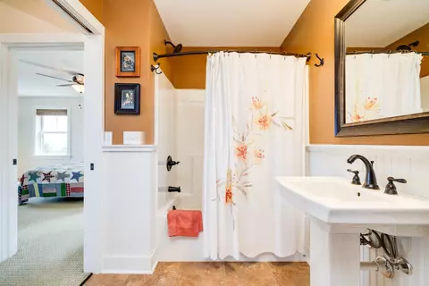 Bath - 11180 Daphna Rd, Broadway, VA 22815 photo 5 of 6