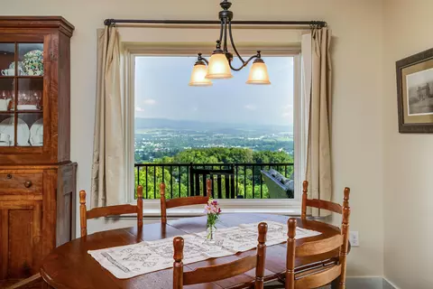 Dining - 11180 Daphna Rd, Broadway, VA 22815 photo 2 of 7