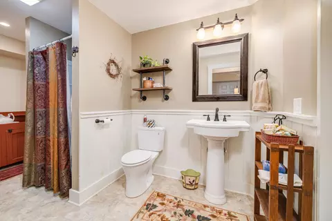 Bath - 11180 Daphna Rd, Broadway, VA 22815 photo 6 of 6