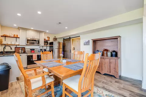Dining - 11180 Daphna Rd, Broadway, VA 22815 photo 5 of 7