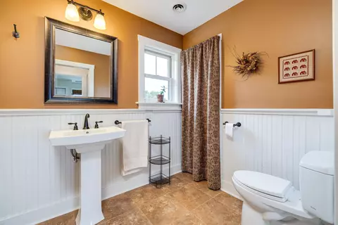 Bath - 11180 Daphna Rd, Broadway, VA 22815 photo 4 of 6