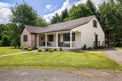 66 Denoncourt Ln, Stuarts Draft, VA 24477