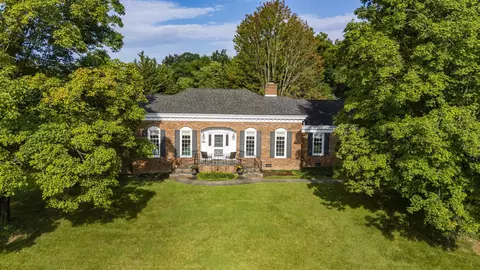 815 Lammermoor Dr, Staunton, VA 24401