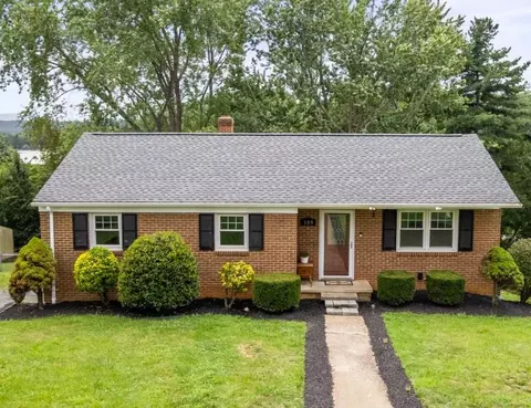 109 Fox Hill Dr, Staunton, VA 24401