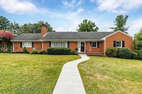 866 Kent Rd, Waynesboro, VA 22980