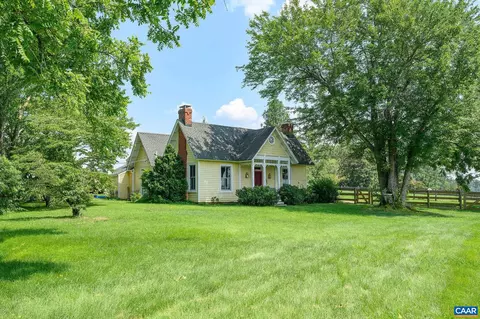 35 Paynes Landing Rd, Scottsville, VA 24590