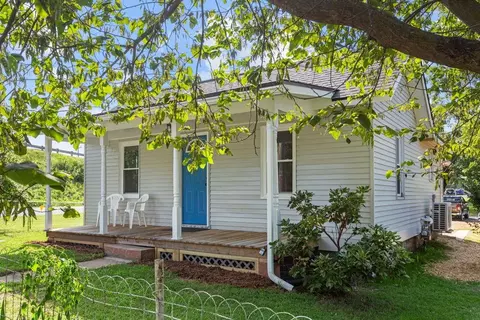 821 N Bayard Ave N, Waynesboro, VA 22980