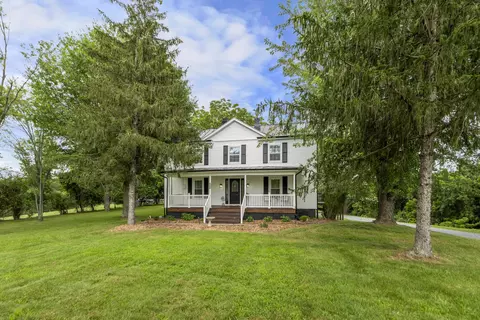 1159 New Hope Rd, Staunton, VA 24401