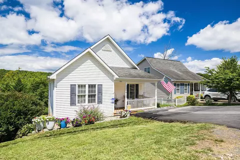 1006 Middlebrook Ave, Staunton, VA 24401