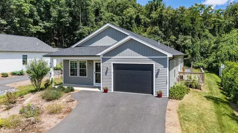 907 Powhatan St, Staunton, VA 24401