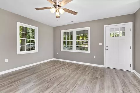 Living - 186 Dodge St, Stuarts Draft, VA 24477 photo 2 of 3