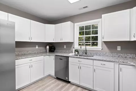 Kitchen - 186 Dodge St, Stuarts Draft, VA 24477 photo 2 of 4