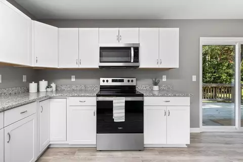 Kitchen - 186 Dodge St, Stuarts Draft, VA 24477 photo 3 of 4