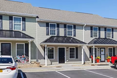 805 Carson Cir, Grottoes, VA 24441