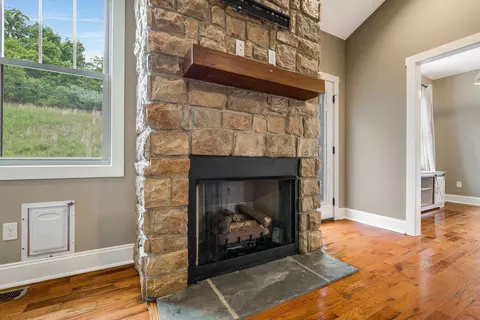 Living - 17 Mcilwee Ln, Staunton, VA 24401 photo 1 of 2