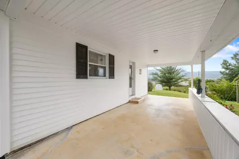 Exterior - 6168 Moore Ave, Mount Jackson, VA 22842 photo 3 of 8