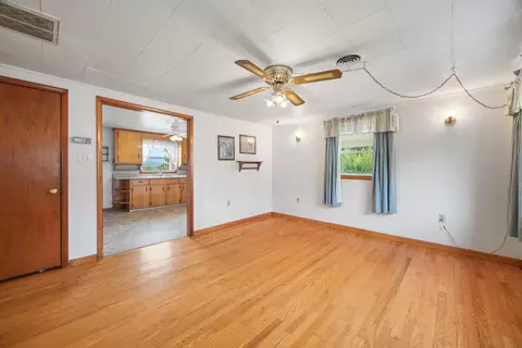 Living - 6168 Moore Ave, Mount Jackson, VA 22842 photo 2 of 6
