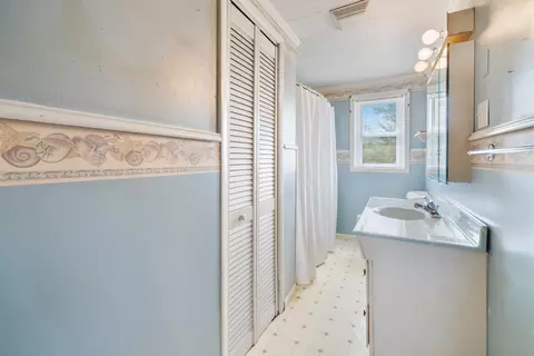 Bath - 6168 Moore Ave, Mount Jackson, VA 22842 photo 1 of 1