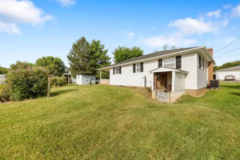 Exterior - 6168 Moore Ave, Mount Jackson, VA 22842 photo 5 of 8