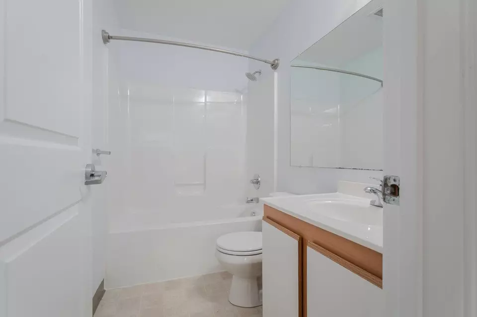 Bath - 510 Davis Mills Dr #202, Harrisonburg, VA 22801 photo 2 of 5