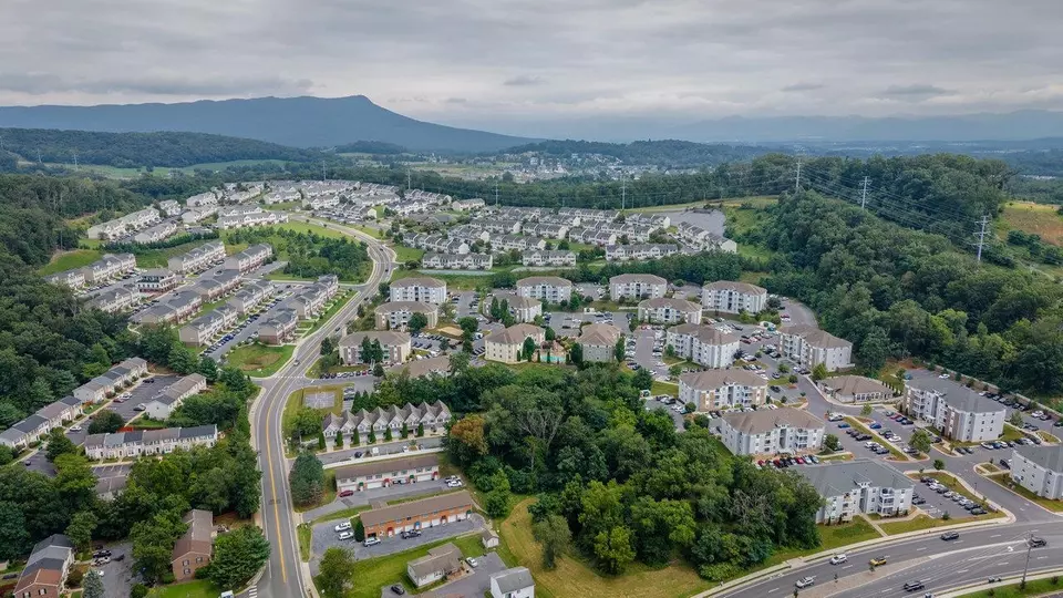 View/Area - 510 Davis Mills Dr #202, Harrisonburg, VA 22801 photo 9 of 12
