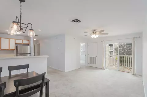 Living - 510 Davis Mills Dr #202, Harrisonburg, VA 22801 photo 1 of 1