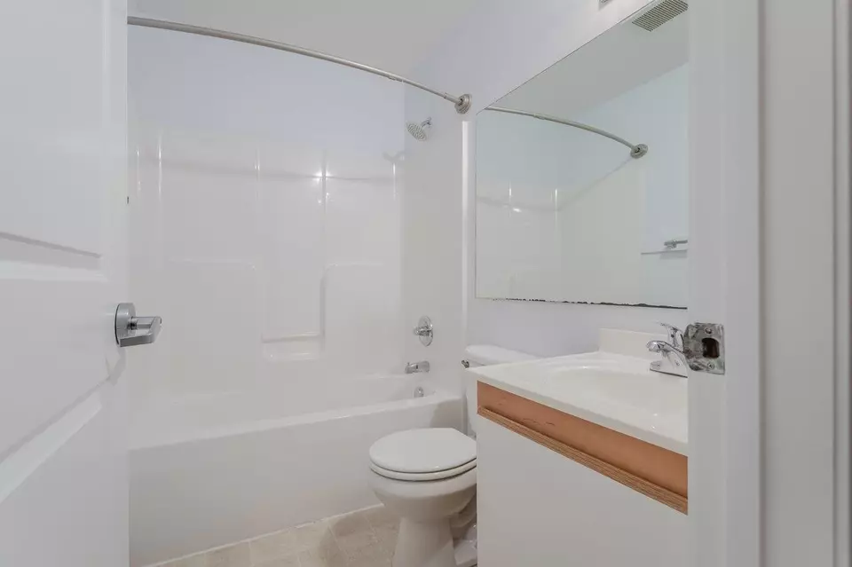 Bath - 510 Davis Mills Dr #202, Harrisonburg, VA 22801 photo 4 of 5