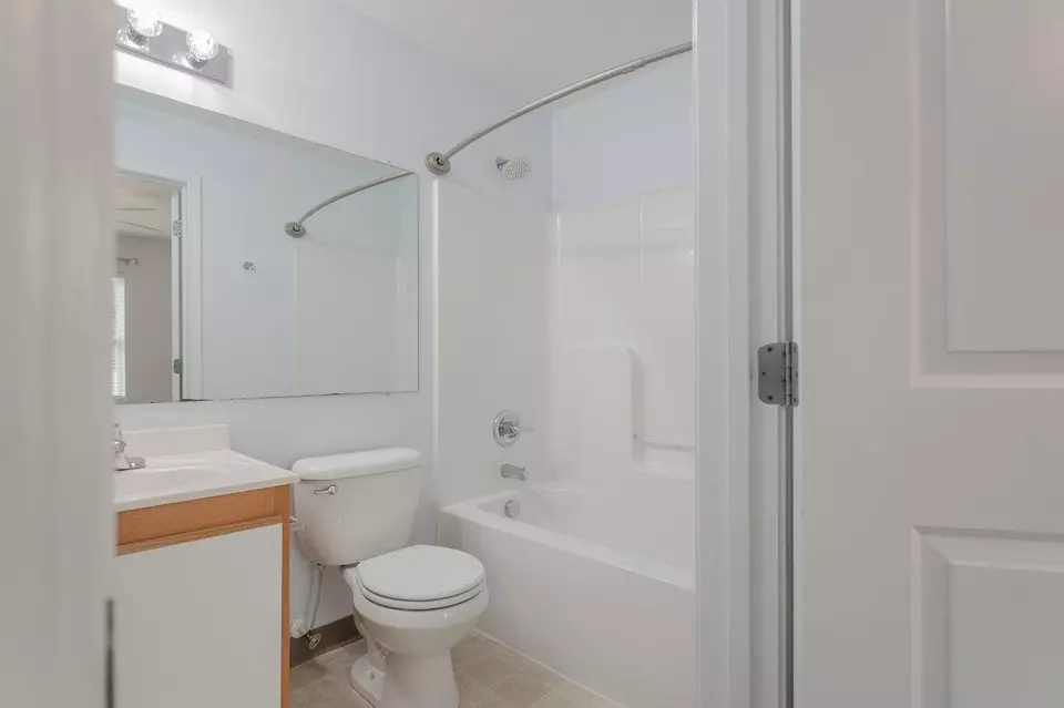 Bath - 510 Davis Mills Dr #202, Harrisonburg, VA 22801 photo 3 of 5