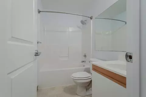 Bath - 510 Davis Mills Dr #202, Harrisonburg, VA 22801 photo 1 of 5