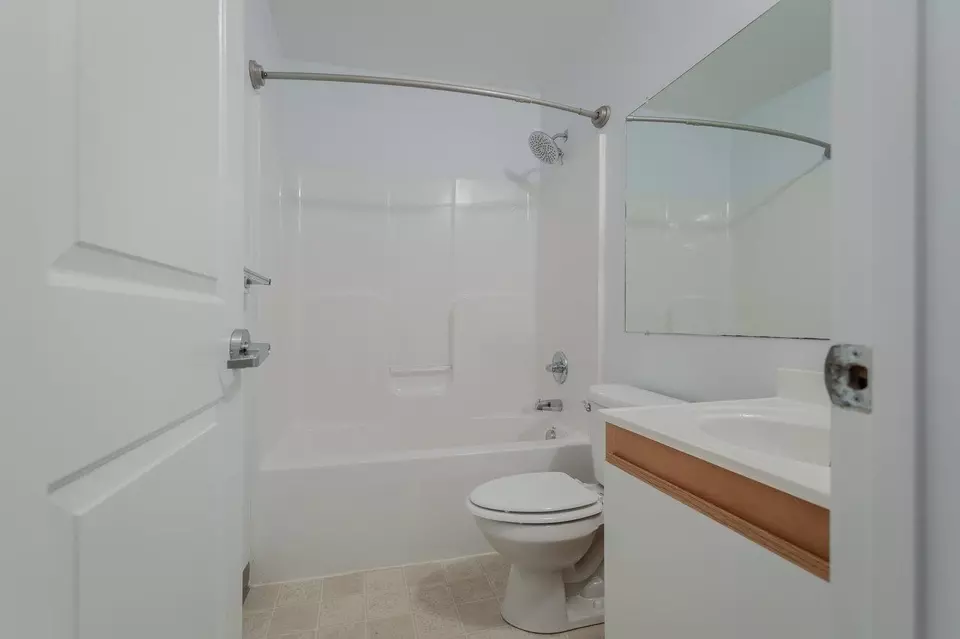 Bath - 510 Davis Mills Dr #202, Harrisonburg, VA 22801 photo 1 of 5