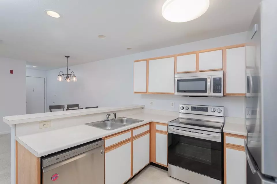 Kitchen - 510 Davis Mills Dr #202, Harrisonburg, VA 22801 photo 2 of 2