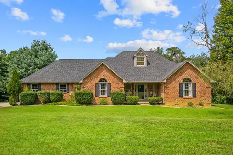 1856 B Spring Hill Rd, Staunton, VA 24401