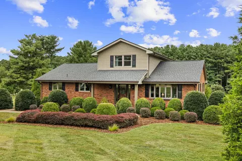 125 Warren Oaks Ln, Waynesboro, VA 22980
